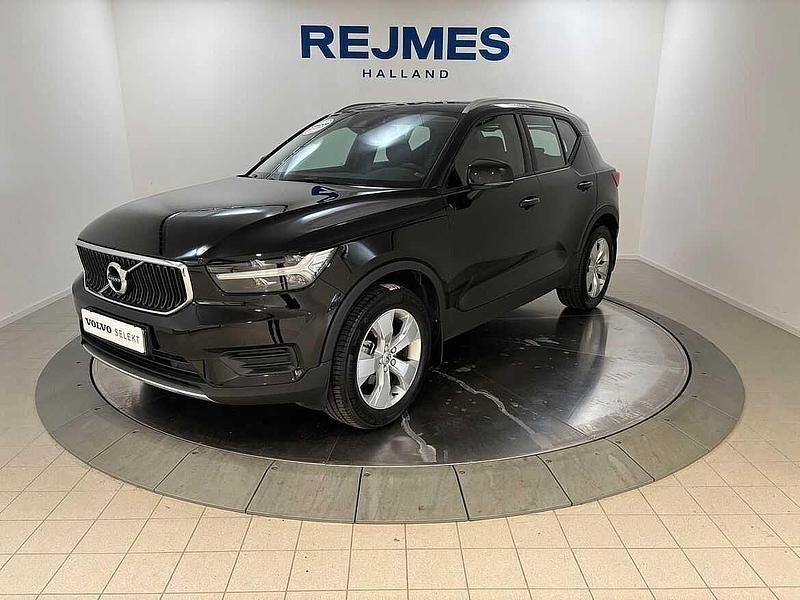 Svart Begagnad 2022 Volvo XC40 Momentum SUV | 319 500 kr (Marknadspris) - Bild 1/4