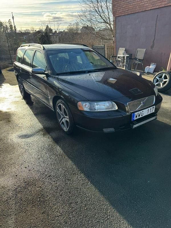 Begagnad 2006 Volvo V70 Kombi | 20 000 kr (Marknadspris) - Bild 1/4
