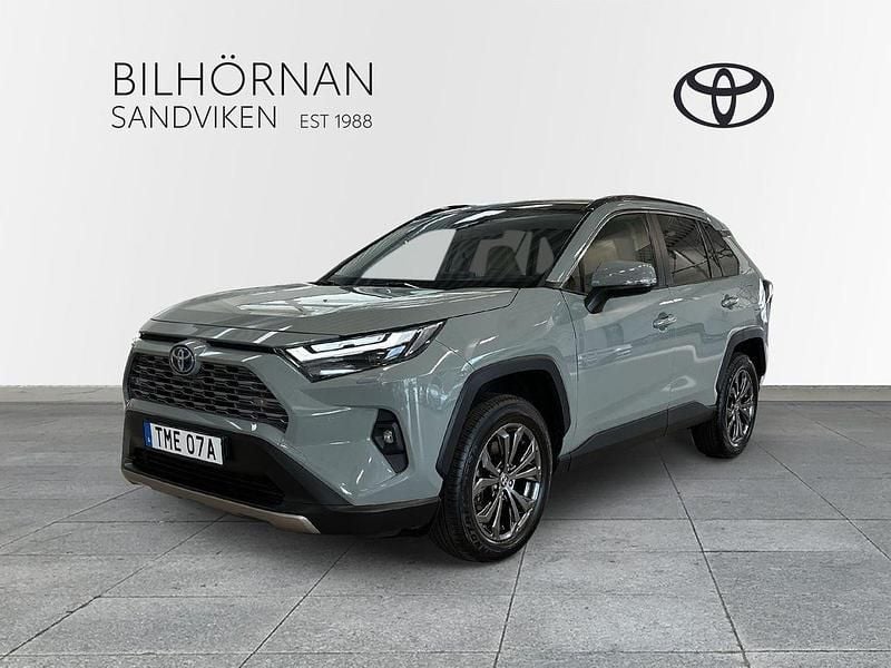 Grön Begagnad 2022 Toyota RAV4 Hybrid Executive SUV | 389 900 kr (Bra pris) - Bild 1/3