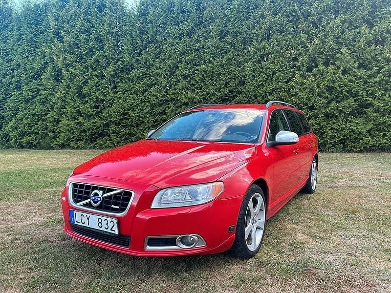 Röd Begagnad 2010 Volvo V70 R-Design Kombi | 54 900 kr - Bild 1/4