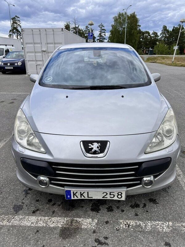 Silver Begagnad 2007 Peugeot 307 Halvkombi | 19 000 kr (Bra pris) - Bild 1/4