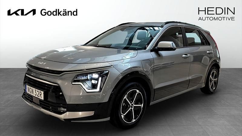 Grå (grey) Begagnad 2024 Kia Niro SUV | 339 900 kr (Bra pris) - Bild 1/4