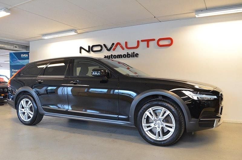 Svart Begagnad 2018 Volvo V90 CC Kombi | 199 900 kr (Superpris) - Bild 1/4