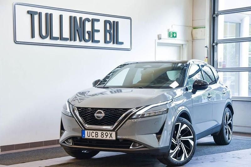 Grå Begagnad 2022 Nissan Qashqai Tekna+ SUV | 294 800 kr (Marknadspris) - Bild 1/4
