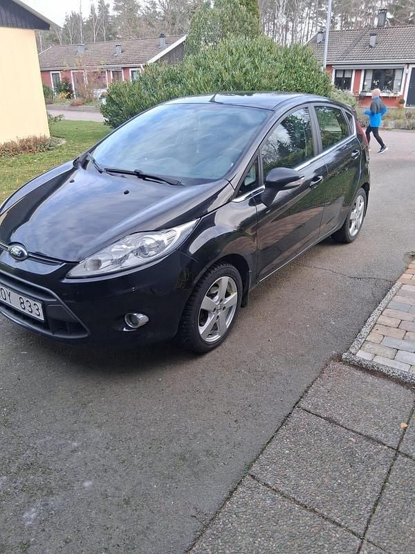 Begagnad 2012 Ford Fiesta Halvkombi | 49 000 kr (Marknadspris) - Bild 1/4