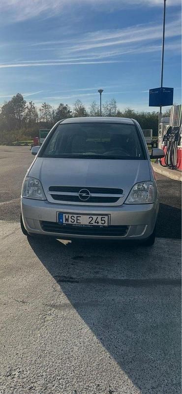 Grå Begagnad 2005 Opel Meriva Minibuss | 10 000 kr (Superpris) - Bild 1/1