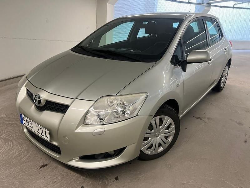 Begagnad Toyota Auris 124 HK (91 kW) 2007 Halvkombi