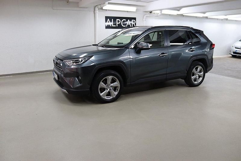 Mörkgrå Begagnad 2020 Toyota RAV4 Hybrid Executive SUV | 289 900 kr (Marknadspris) - Bild 1/4