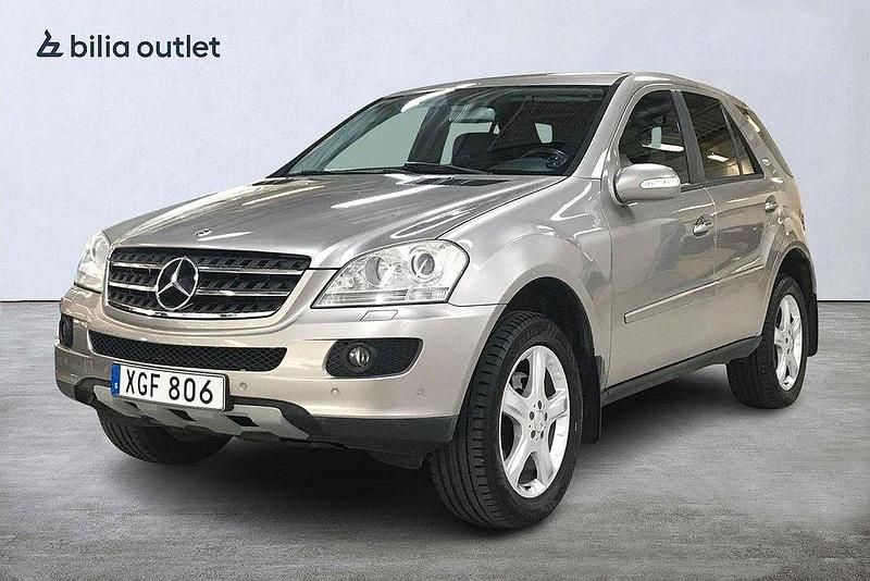 Silver Begagnad 2005 Mercedes ML350 SUV | 59 900 kr - Bild 1/4