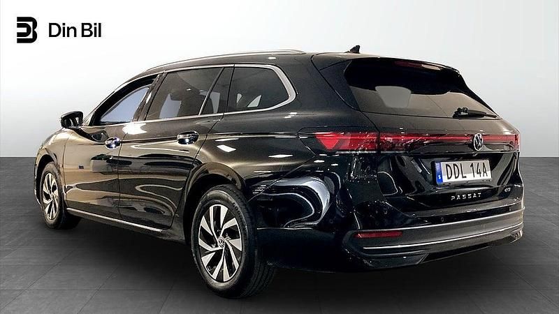 Begagnad VW Passat 150 HK (110 kW) 2024 Grenadilla black metallic Kombi