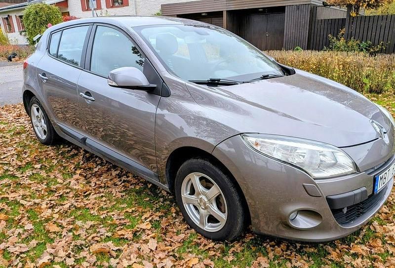 Begagnad 2012 Renault Mégane III Halvkombi | 25 000 kr (Marknadspris) - Bild 1/4