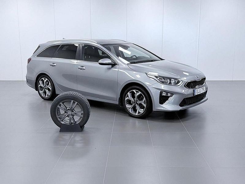 Grå Begagnad 2019 Kia Ceed Sportswagon Kombi | 149 800 kr (Marknadspris) - Bild 1/4