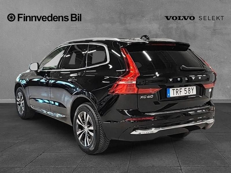 Begagnad Volvo XC60 Core 355 HK (261 kW) 2023 Svart SUV