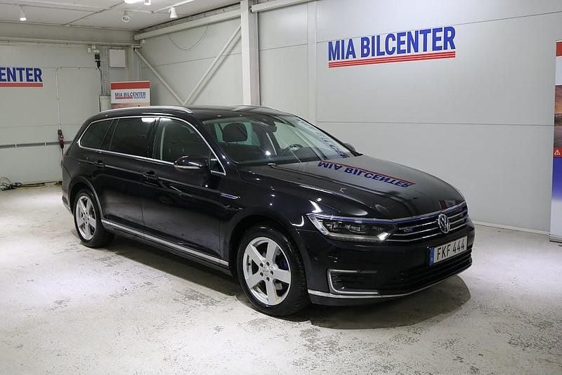Svart Begagnad 2018 VW Passat GTE Kombi | 159 000 kr (Marknadspris) - Bild 1/3