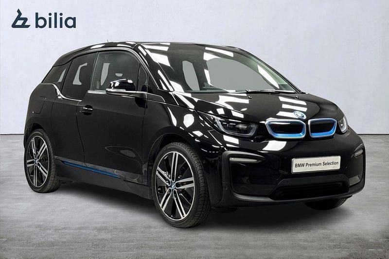 Svart Begagnad 2022 BMW i3 Comfort Edition Halvkombi | 239 000 kr (Marknadspris) - Bild 1/4