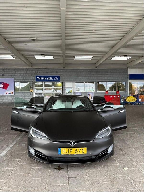Svart Begagnad 2019 Tesla Model S Long Range AWD Sedan | 370 000 kr - Bild 1/3