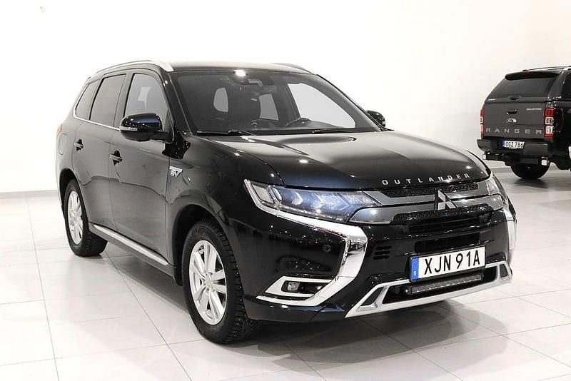 Svart Begagnad 2019 Mitsubishi Outlander P-HEV SUV | 189 900 kr (Marknadspris) - Bild 1/4