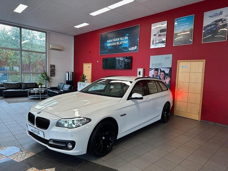 Vit Begagnad 2013 BMW 520 Sport Line Kombi | 119 500 kr (Marknadspris) - Bild 1/4