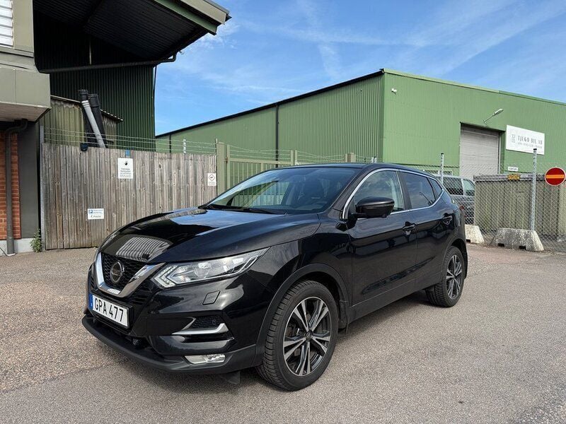 Svart Begagnad 2018 Nissan Qashqai 360º SUV | 134 900 kr (Bra pris) - Bild 1/4