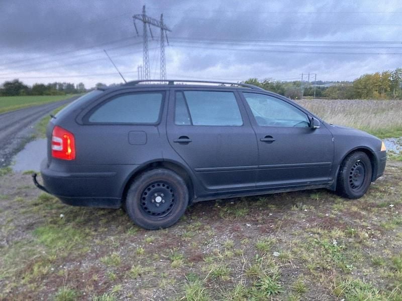 Svart Begagnad 2008 Skoda Octavia Kombi | 6 000 kr (Superpris) - Bild 1/4