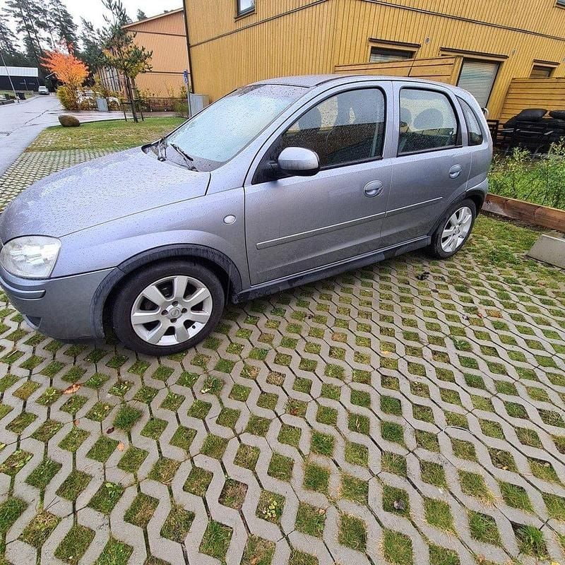 Grå Begagnad 2006 Opel Corsa Halvkombi | 15 000 kr (Marknadspris) - Bild 1/4