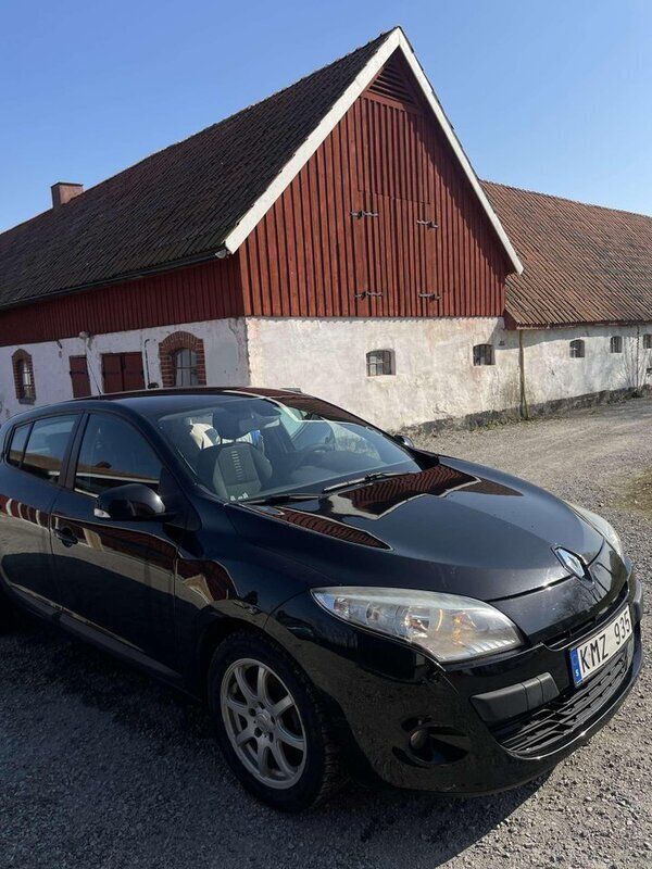 Svart Begagnad 2009 Renault Mégane III Halvkombi | 36 500 kr (Marknadspris) - Bild 1/4