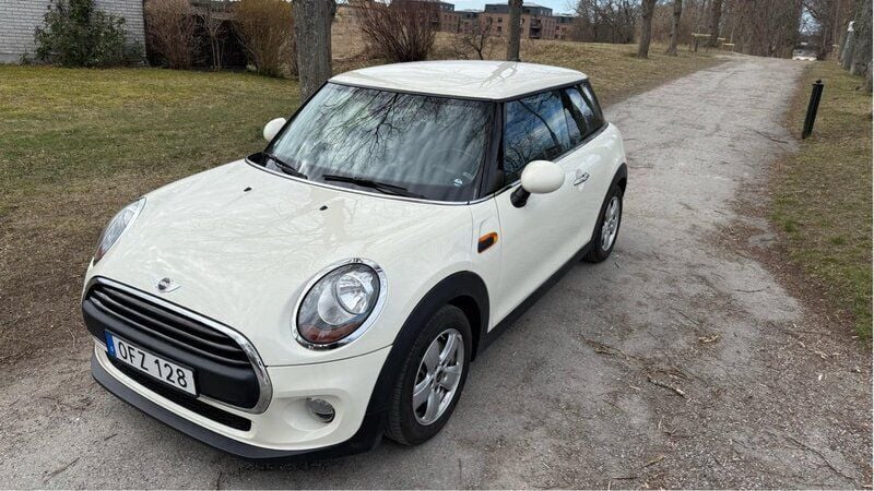Vit Begagnad 2017 Mini ONE Pepper Halvkombi | 149 000 kr (Dyr) - Bild 1/4