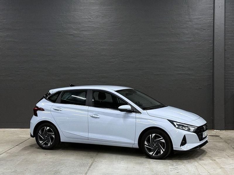 Blå Begagnad 2021 Hyundai i20 Advanced Halvkombi | 139 900 kr (Dyr) - Bild 1/4