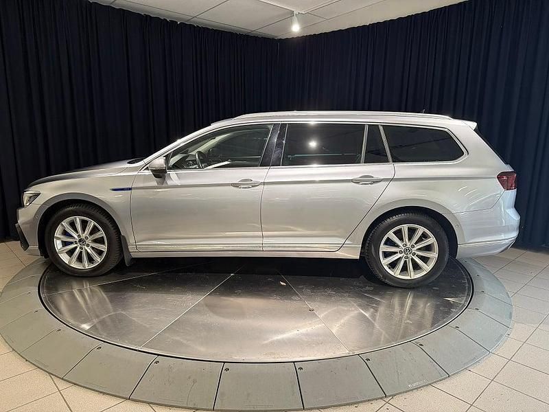Begagnad VW Passat Executive 218 HK (160 kW) 2022 Silver (silver metallic) Kombi