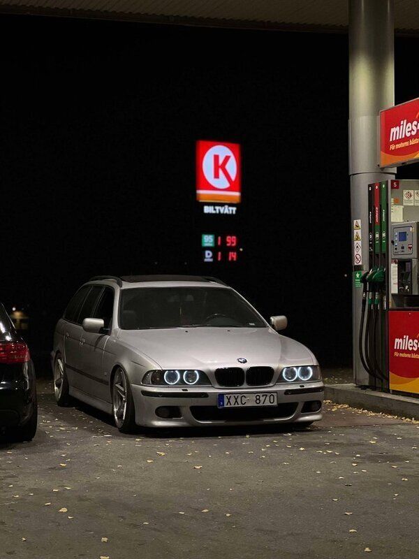 Grå Begagnad 2003 BMW 530 M Sport Kombi | 50 000 kr - Bild 1/4