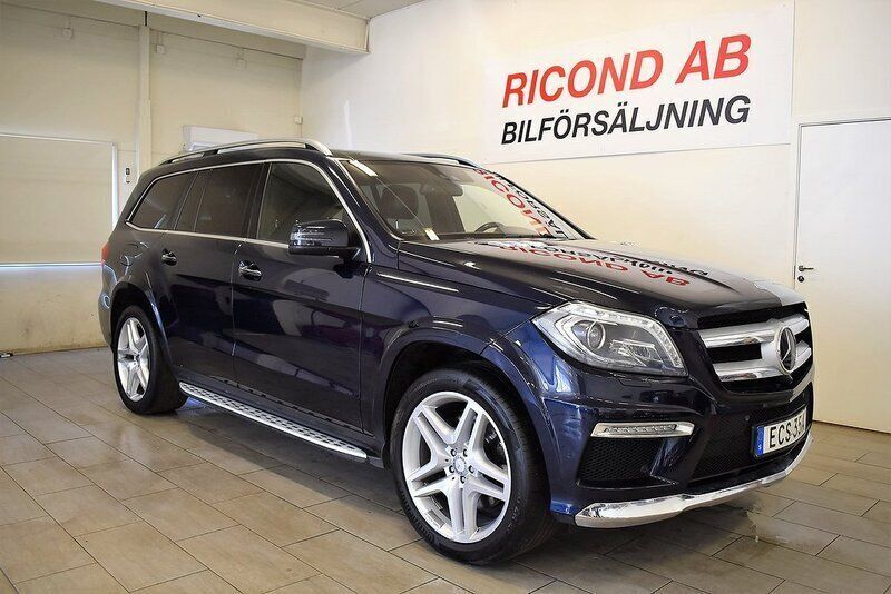 Mörkblå (blå) Begagnad 2015 Mercedes GL500 AMG SUV | 369 900 kr - Bild 1/4