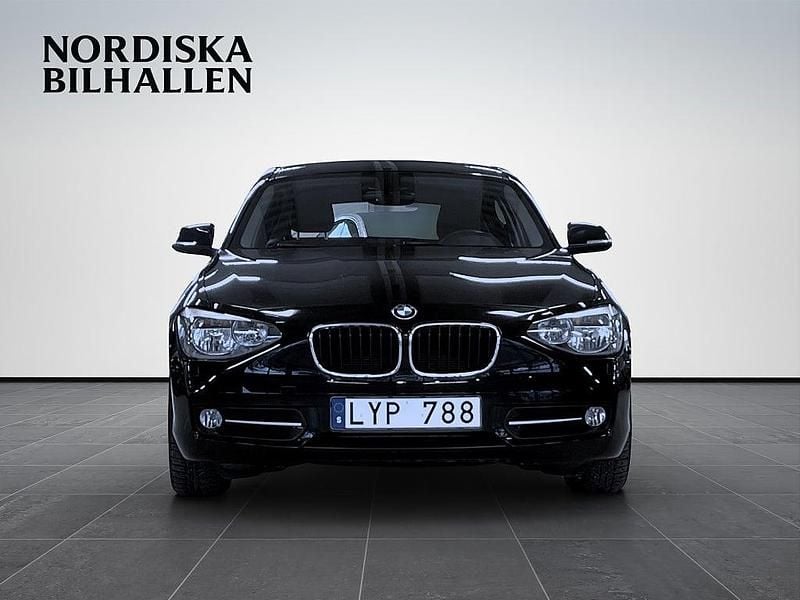 Begagnad BMW 116 Sport Line 116 HK (85 kW) 2011 Svart Halvkombi