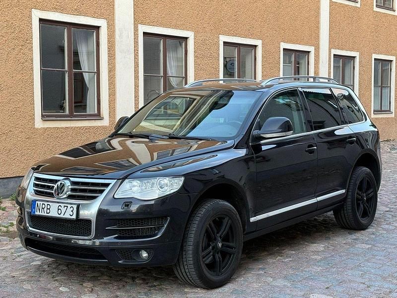 Svart Begagnad 2009 VW Touareg SUV | 79 900 kr (Marknadspris) - Bild 1/4