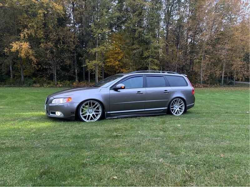 Grå Begagnad 2008 Volvo V70 Momentum Kombi | 89 000 kr - Bild 1/4