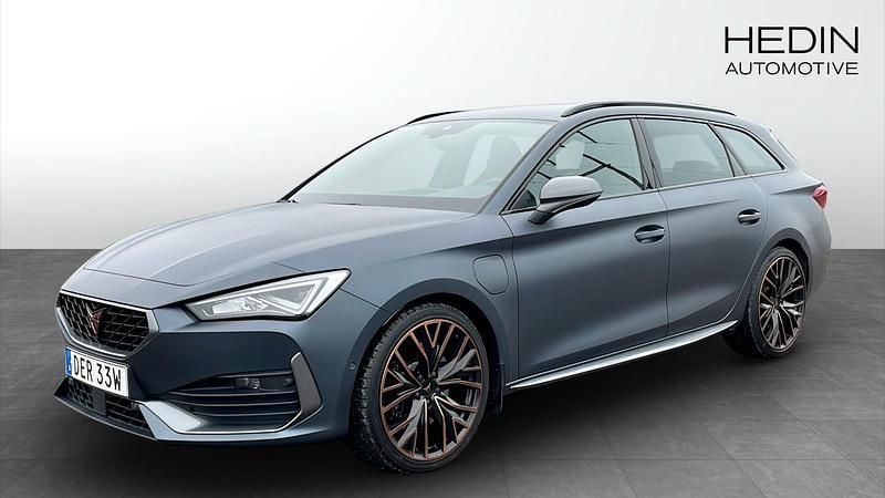 Grå Begagnad 2022 Cupra Leon Kombi | 239 900 kr (Marknadspris) - Bild 1/4