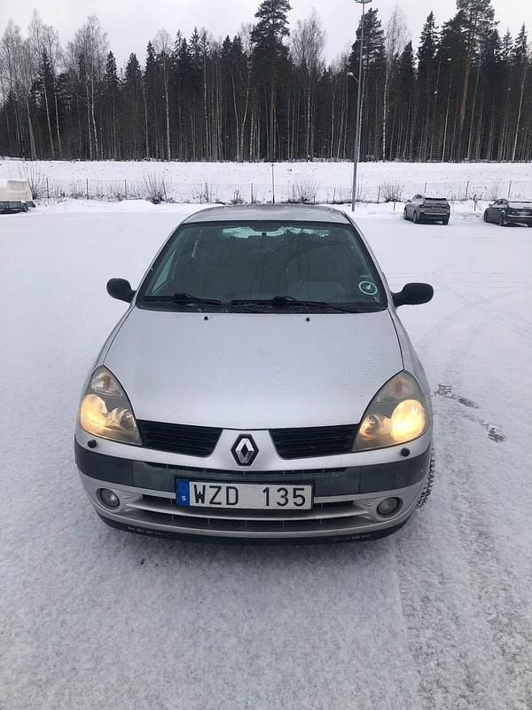 Begagnad 2006 Renault Clio R.S. Halvkombi | 16 000 kr (Marknadspris) - Bild 1/4