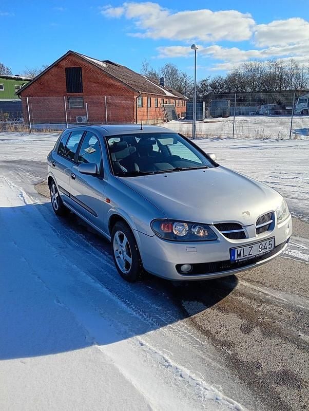 Begagnad Nissan Almera 116 HK (85 kW) 2005 Silver
