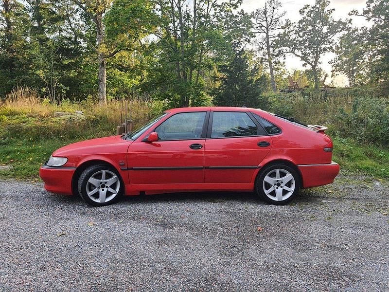 Röd Begagnad 2002 Saab 9-3 Aero Halvkombi | 39 000 kr (Lite dyr) - Bild 1/4