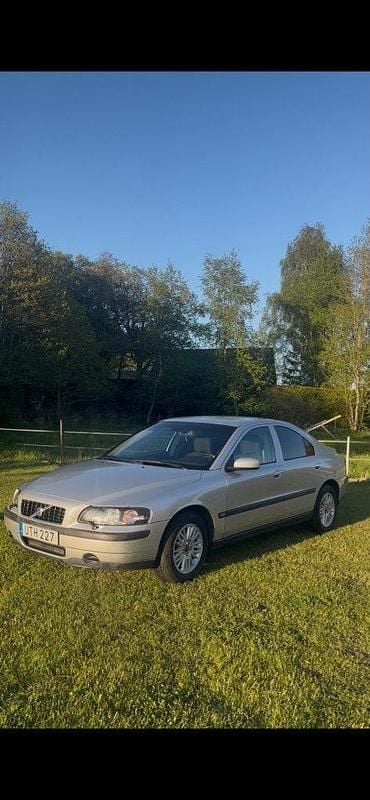 Silver Begagnad 2004 Volvo S60 Sedan | 24 999 kr (Superpris) - Bild 1/4