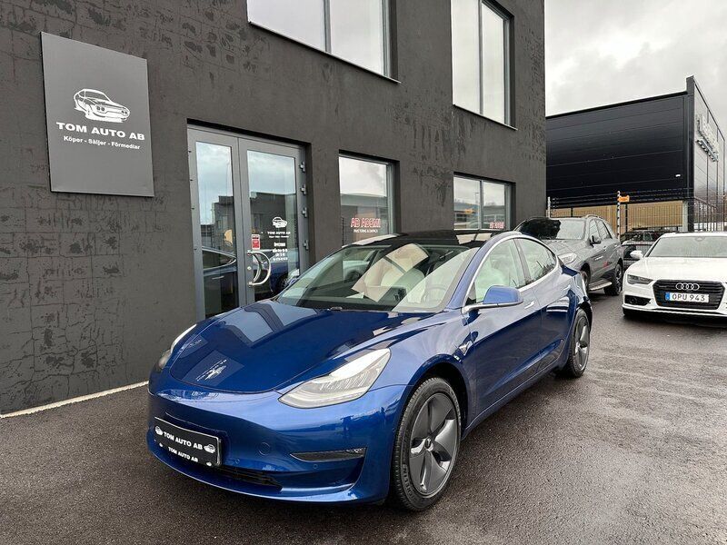 Mörkblå Begagnad 2019 Tesla Model 3 Standard Range Plus Sedan | 290 000 kr - Bild 1/4