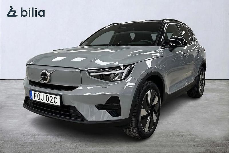 Grå Begagnad 2023 Volvo XC40 Core SUV | 389 900 kr - Bild 1/3