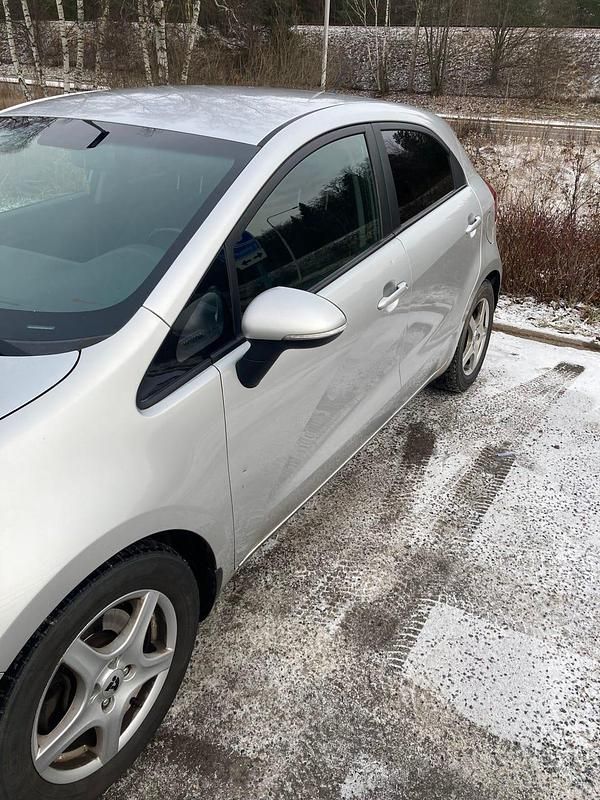 Begagnad Kia Rio 109 HK (80 kW) 2014 Halvkombi