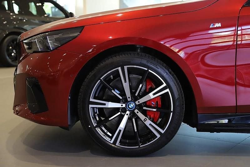 Begagnad BMW i5 Comfort Edition 289 kW (394 HK) 2024 Röd Kombi