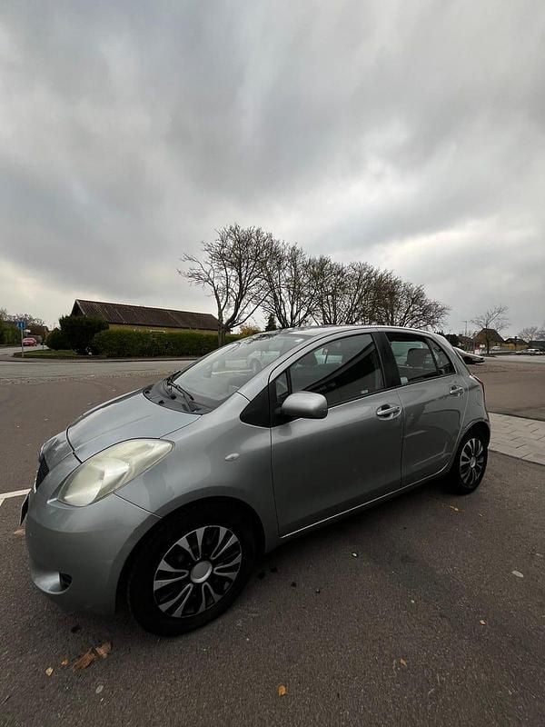Begagnad 2006 Toyota Yaris Halvkombi | 24 999 kr (Marknadspris) - Bild 1/4