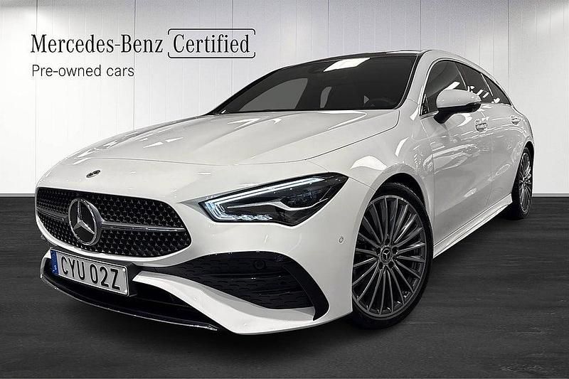 Vit (polarvit ) Begagnad 2024 Mercedes CLA200 Shooting Brake AMG Kombi | 389 000 kr (Marknadspris) - Bild 1/4