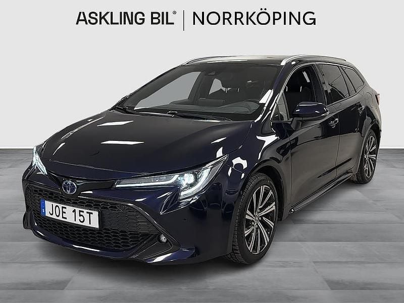 Mörkblå Begagnad 2022 Toyota Corolla Style Kombi | 259 000 kr (Marknadspris) - Bild 1/4