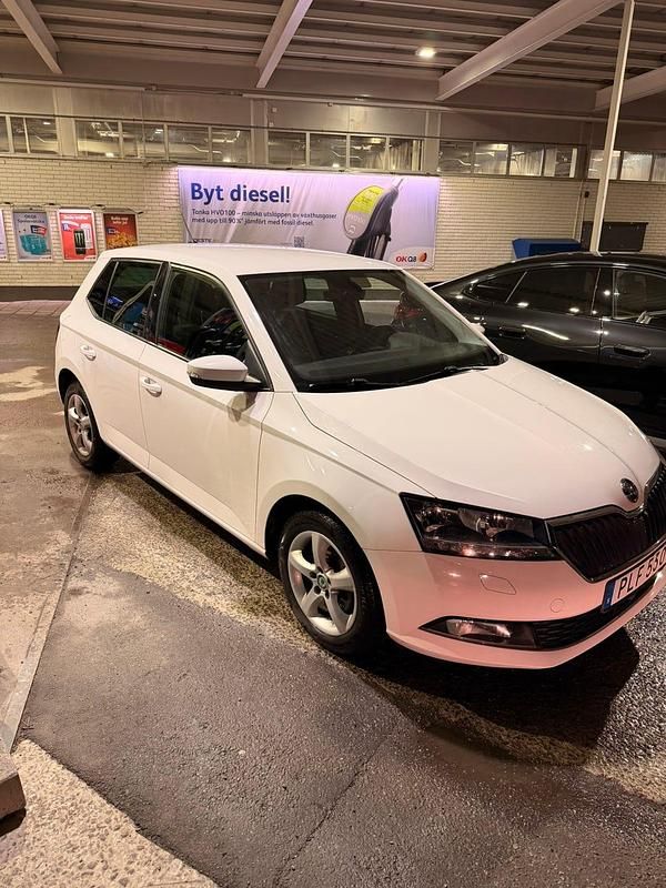 Begagnad 2019 Skoda Fabia Halvkombi | 140 000 kr (Marknadspris) - Bild 1/4