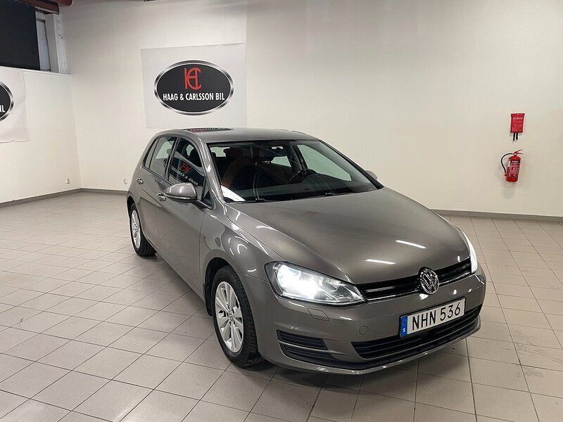 Grå Begagnad 2016 VW Golf VII Kombi | 109 000 kr (Marknadspris) - Bild 1/4