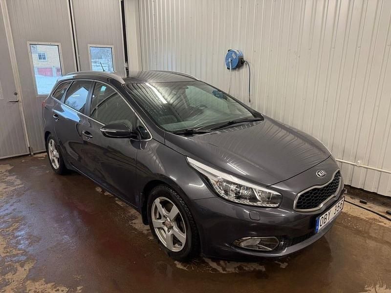 Grå Begagnad 2013 Kia Ceed Sportswagon Comfort Kombi | 59 000 kr (Marknadspris) - Bild 1/4