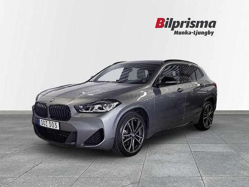 Grå Begagnad 2022 BMW X2 M Sport SUV | 369 900 kr (Marknadspris) - Bild 1/4